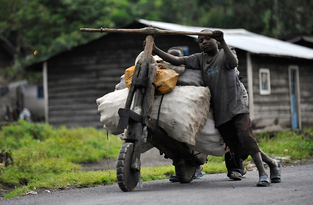 Velo en bois utilitaire en Afrique