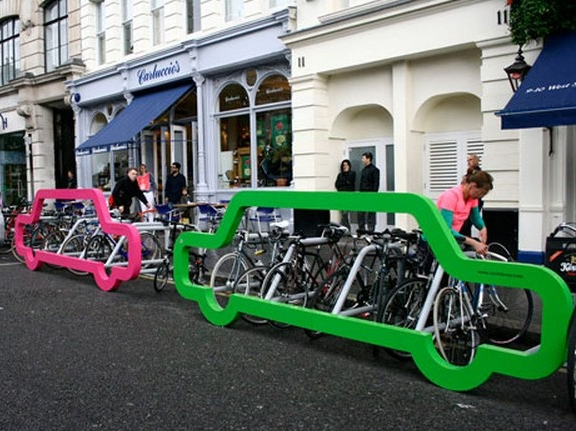 Appui velo en forme de voiture