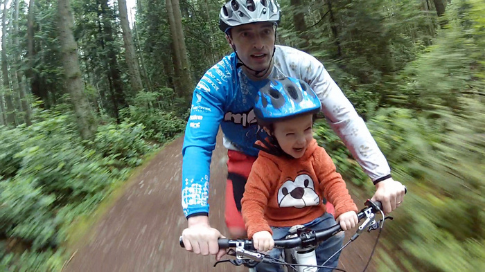 Faire du VTT avec son enfant : l'équipement