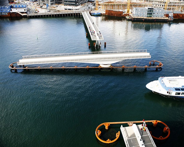 Architecture cyclistes, pietons, bateau