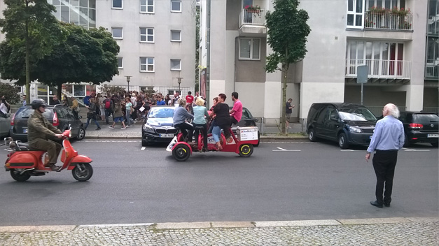 Velo avec plusieurs cyclistes