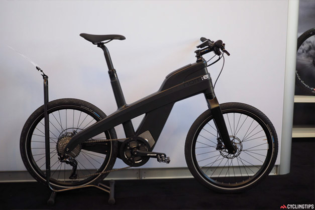 Velo urbain electrique carbone Storck