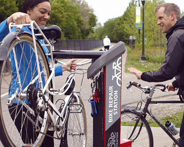 Pompe et kit de réparation roue pour vélo de ville