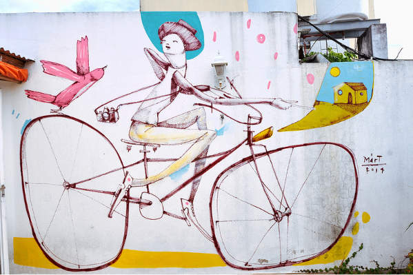 Velo street art par Mart Aire